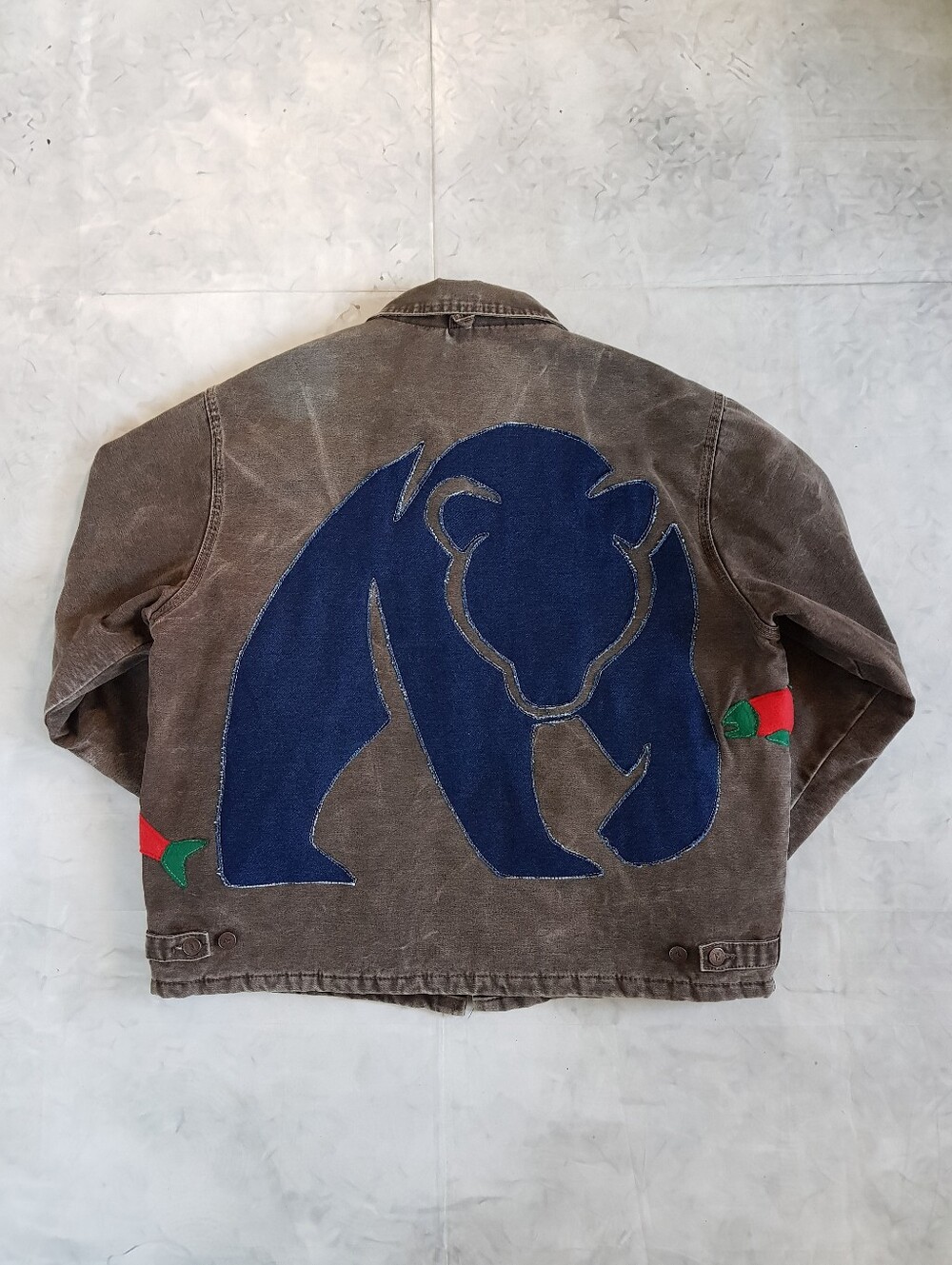Vintage Upcycled Sockeye Salmon & Grizzly Bear Tough Duck Work Jacket Carhartt - Picture 16 of 16